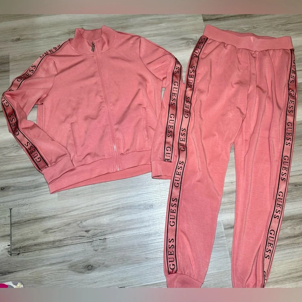 Guess logo matching outfit